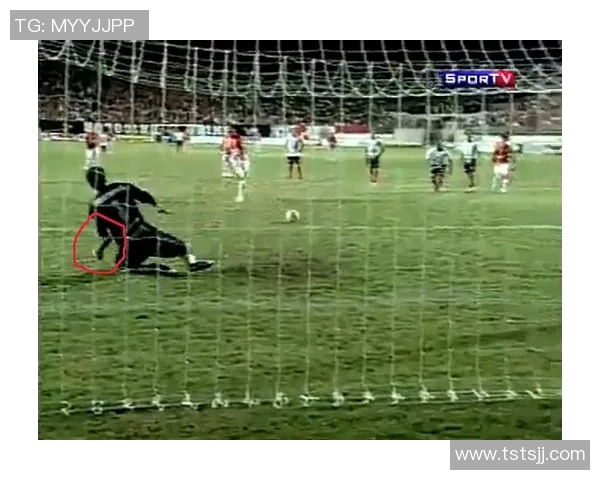 足球明星私下打牌揭秘幕后趣事引发热议与关注