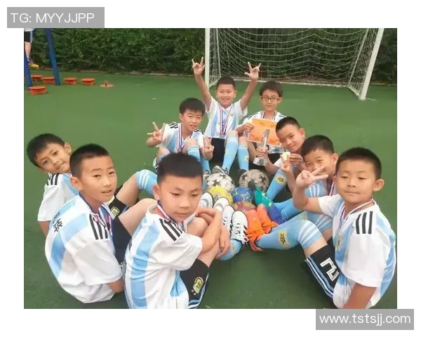 足球明星之间的深厚友谊与默契合作展现了体育精神的无限魅力 足球明星之间的深厚友谊与默契合作展现了体育精神的无限魅力