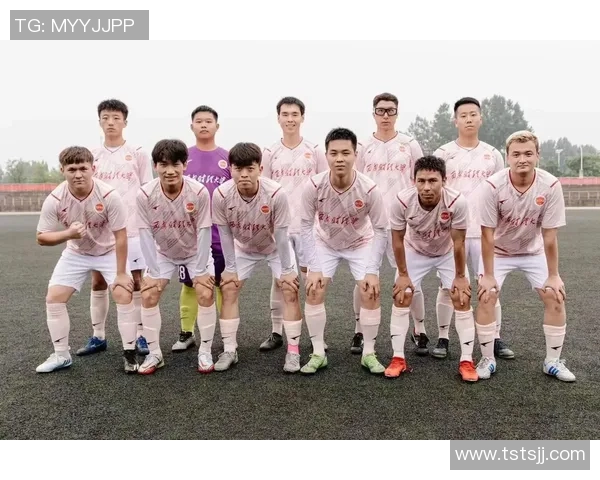 与足球明星同框抖音合拍挑战尽显球场魅力与青春活力 与足球明星同框抖音合拍挑战尽显球场魅力与青春活力